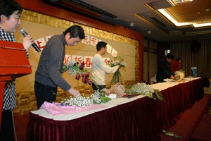 花艺者自己的节日——2006年上海花艺协会新春年会 图5.jpg