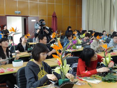 大师亮相杜鹃节 花艺沙龙滨江红 图6.jpg